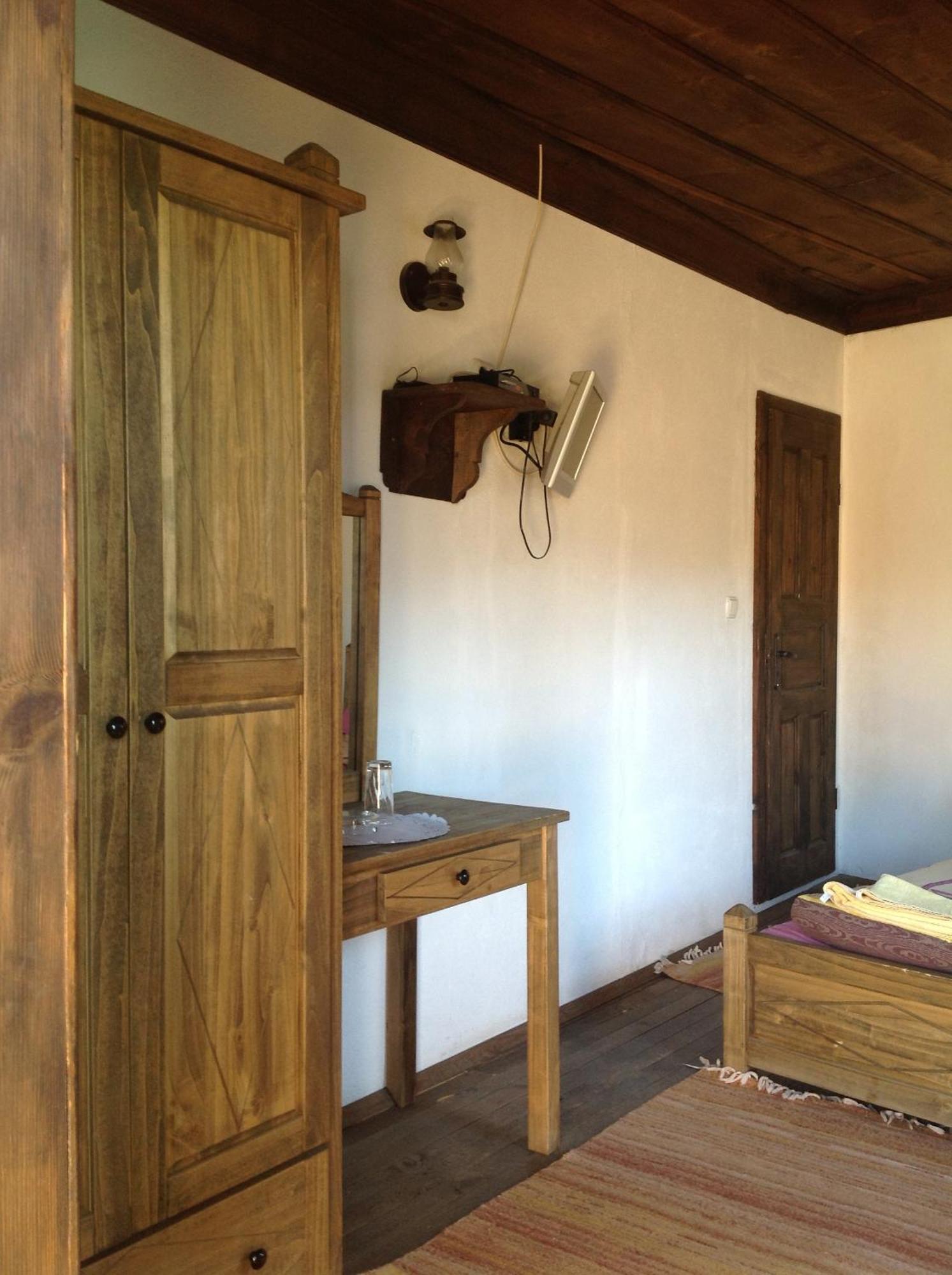 Bazoteva House Гостьовий будинок
